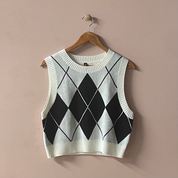 H&M Cream/Black/Light Gray Argyle Knit Cropped Sweater Vest Size M EUC - Picture 1 of 9